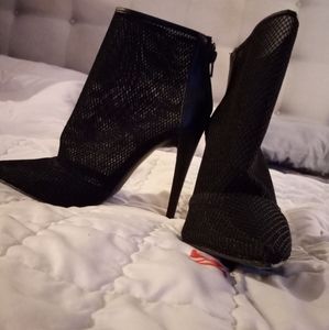 Shoedazzle ankle boots